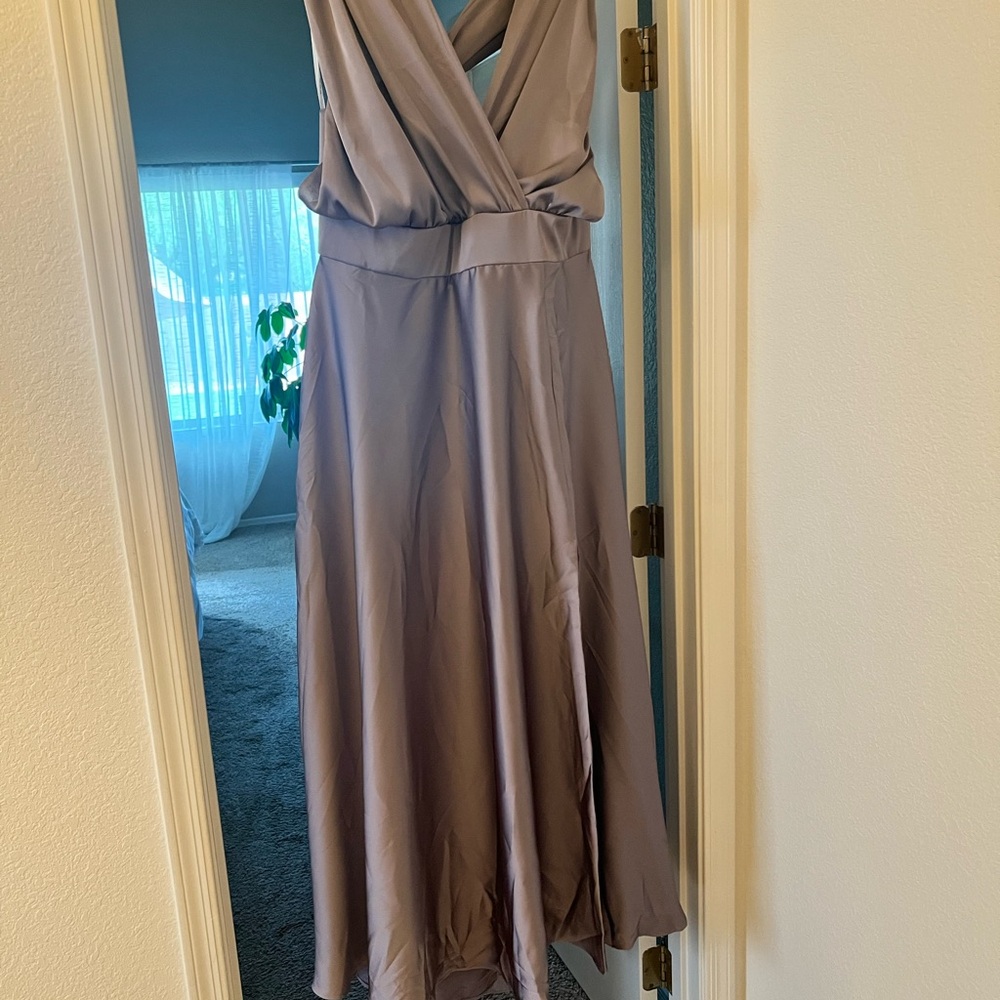 Elegant Lavender Evening Gown - Picture 8 of 8